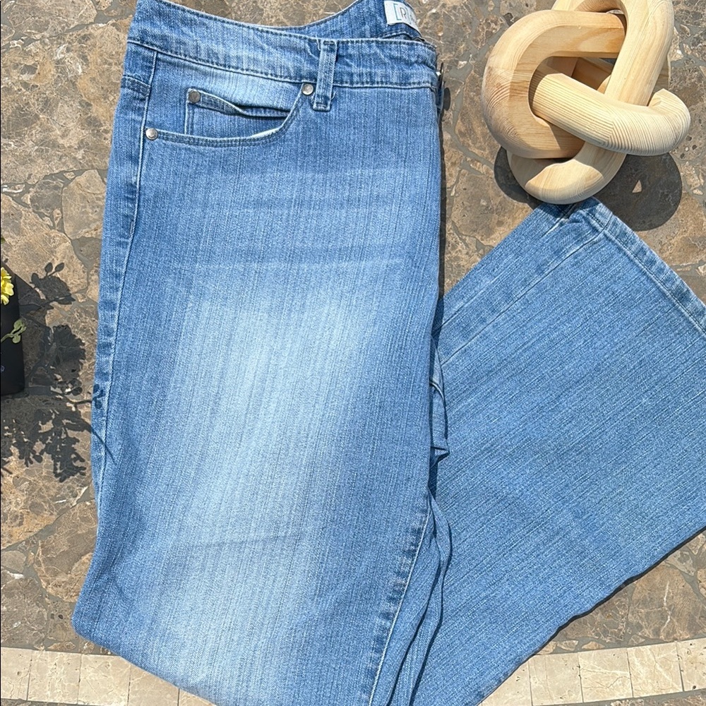 Relativity Blue Straight Leg Jeans with Classic Design